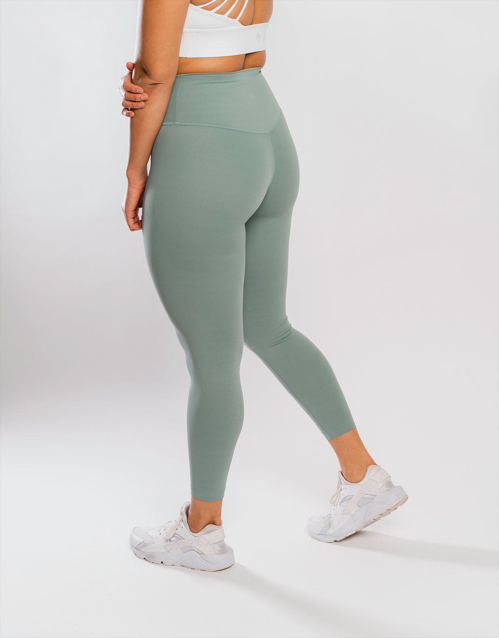 Green Three-Quarter Legging Yoga Pants - M 